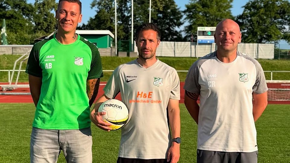 Andreas Kittner (mittig) und Christian Reimann (rechts) sind das Trainertandem für die neue Saison in Stadtroda.
