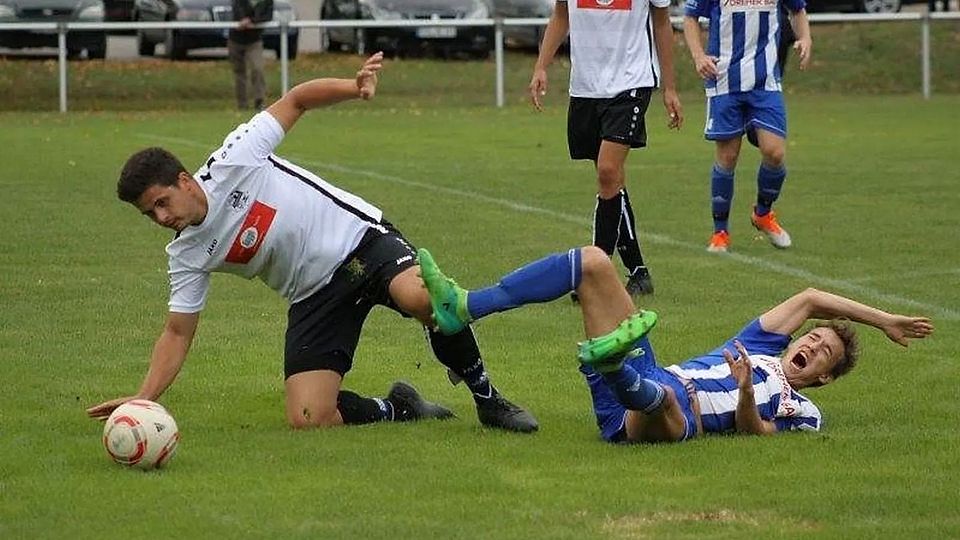 Heiko Reck (weißes Trikot) und die SG Scheer/Ennetach straucheln den eigenen Erwartungen hinterher und belegen nur Platz 9 in der Kreisliga B. 