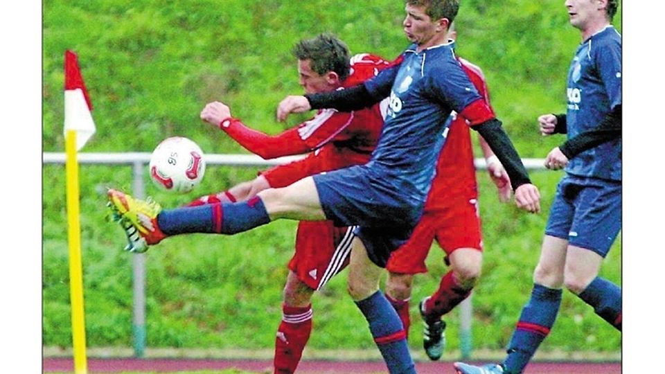 Gleichauf mit dem Primus sind Florian Buchholz und Germania Windeck nach dem Sieg in Alfter. Foto: Wolfgang Henry