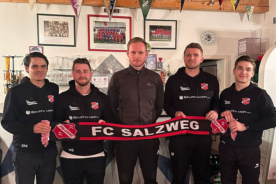 Die Salzweger Entscheidungsträger mit den zukünftigen Coach Julian Blöchl (Mitte) 