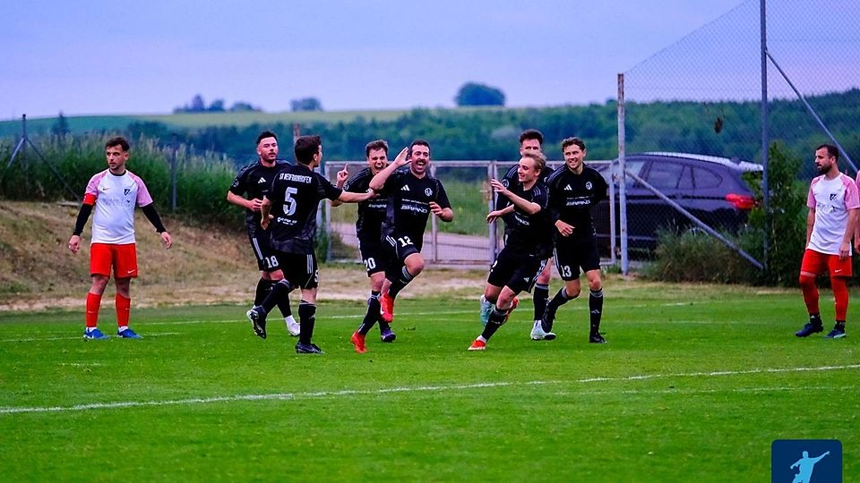 Mann des Spiels: Maximilian Nitzl (Nr. 12.) erzielte alle vier Grafen-Treffer und sorgte für wichtige drei Punkte.