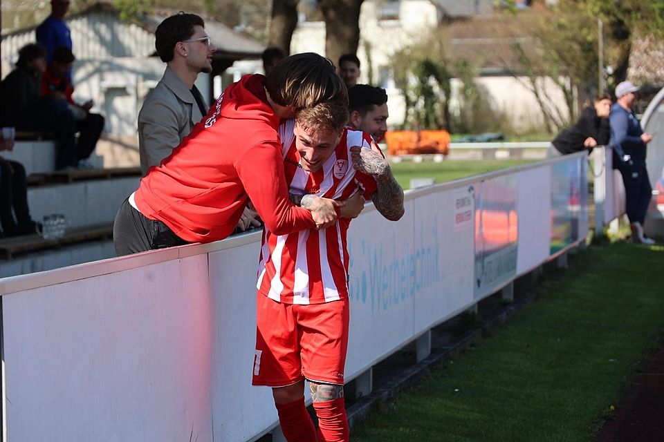 Liebling der Fans: Lorenz Knöferl schießt der derzeit Tor um Tor. Zwei waren es zuletzt gegen Durach. Neun Treffer insgesamt sind es in dieser Saison.