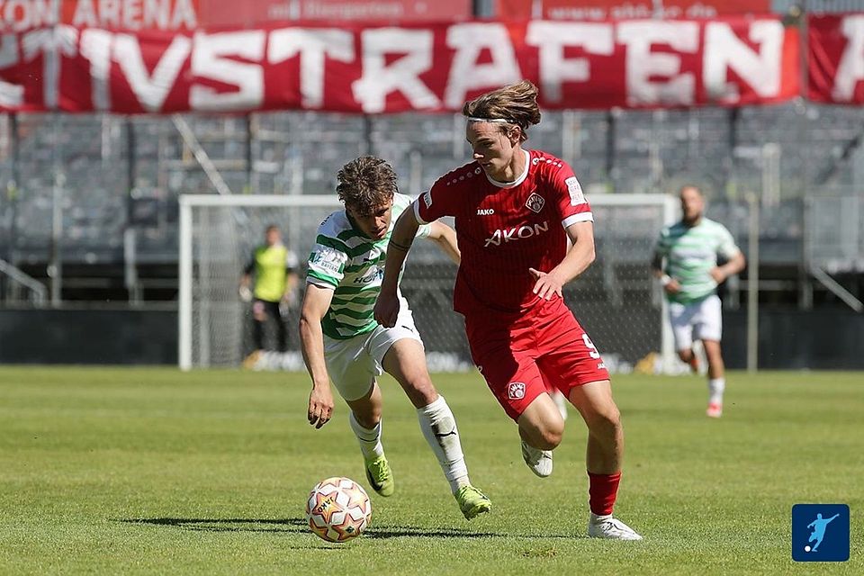 War nur ein halbes Jahr da: Lado Akhalaia (vorne) wird nicht mehr für die Würzburger stürmen.