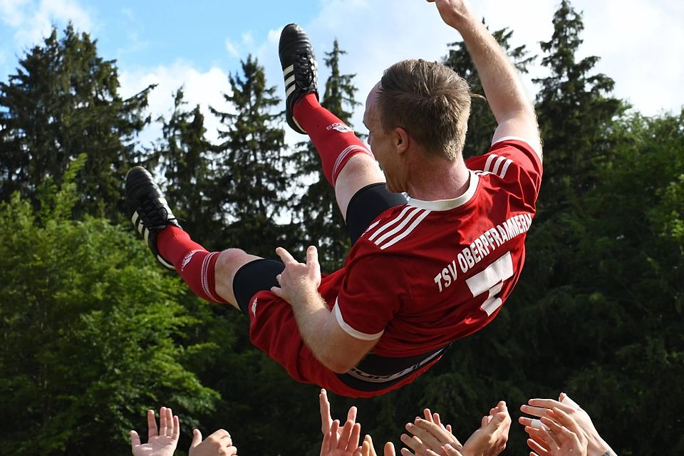 Ein hochverdientes Hoch auf das Spielertrainer-Jahrzehnt von Manu Lutz. wolfgang herfort Ein hochverdientes Hoch auf das Spielertrainer-Jahrzehnt von Manu Lutz. wolfgang herfort