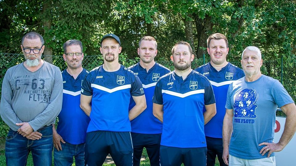 Das Team hinter dem Team beim TuS Schnaittenbach (von links): Schriftführer Frank Heindl, 1. Abteilungsleiter Thomas Reiß, Spielertrainer Daniel Deyerl, Spielertrainer Sebastian Dietrich, Torwarttrainer Kevin Schazschneider, 2. Abteilungsleiter Manuel Silio und Teammanager Thomas Hottner.