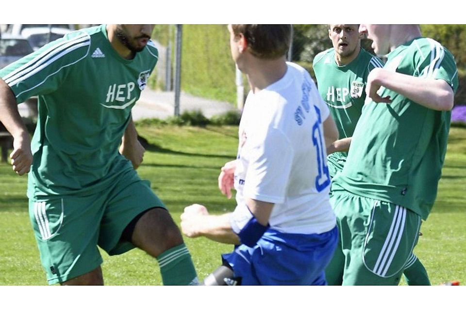 Starker Auftritt: Ismail Wali (l.) machte gegen den SV Ohlstadt das 1:0 für den TuS Holzkirchen II. foto: tp