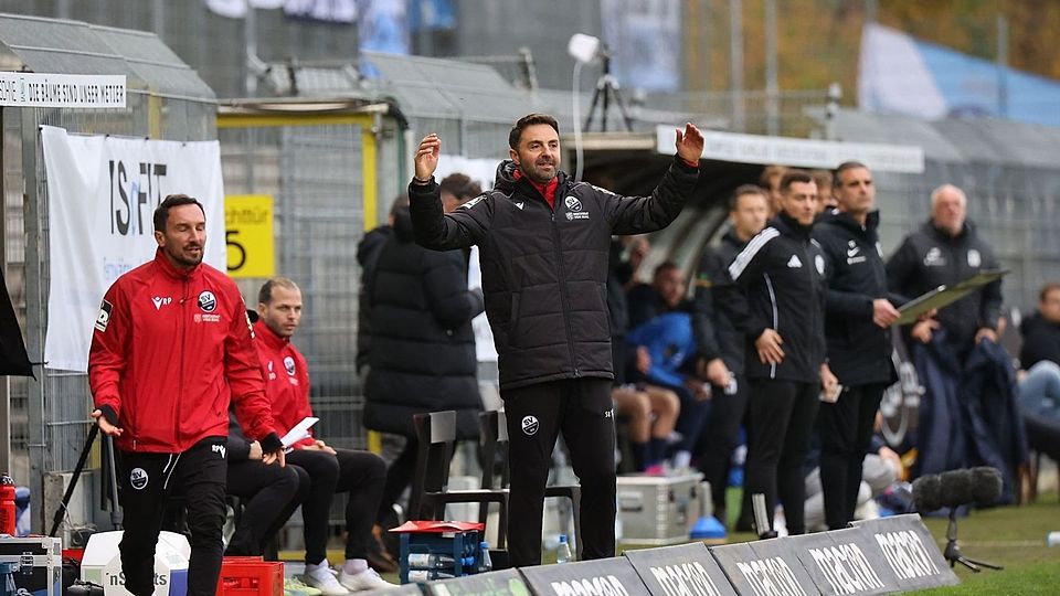 Cheftrainer Sreto Ristic (m.) und sein Co-Trainer Roberto Pinto (l.) sind mit sofortiger Wirkung freigestellt beim SV Sandhausen.