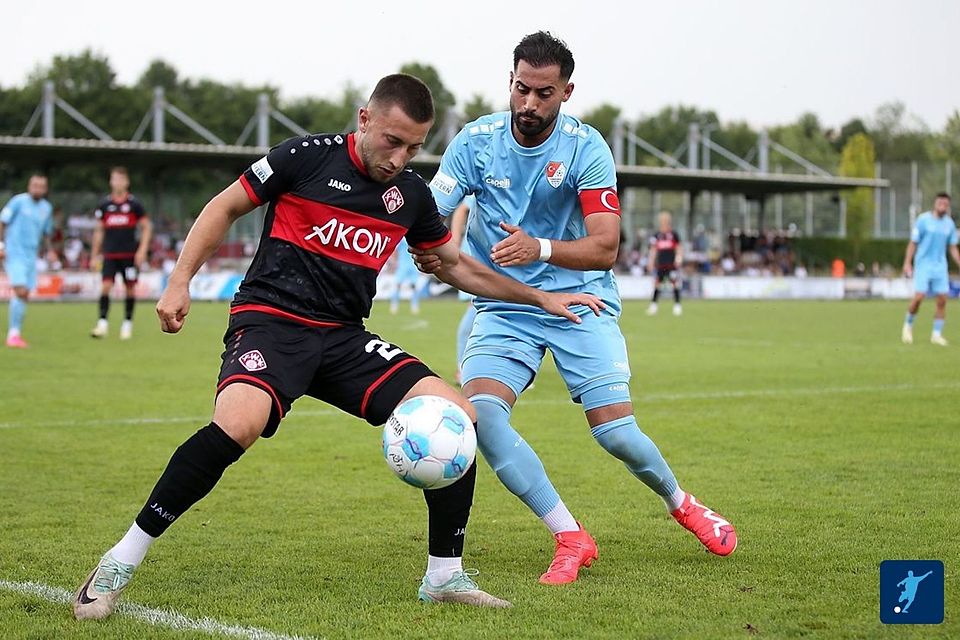 Türkgücüs Kapitän Ünal Tosun (re.) und seine Kollegen haben dem Meister Würzburger Kickers das Leben am ersten Spieltag sehr schwer gemacht.