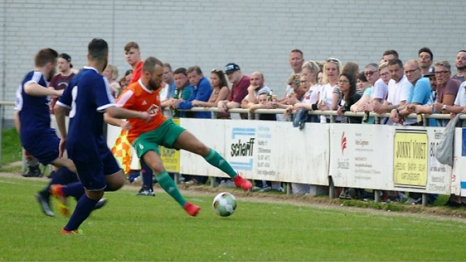 Toni Hennen war gegen OT Bremen einer der besten SFL-Akteure. Der offensive Linksverteidiger bereitete das 1:0 von Torjäger Eduard Kimmel vor, der seinen 33. Saisontreffer schoss. Foto: Volker Schmidt