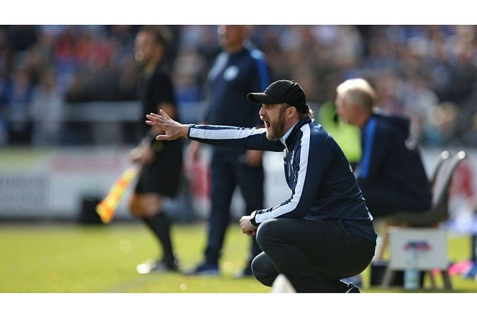 Trainer Daniel Bierofka bei der Partie gegen SV Meppen. MIS / Cathrin Müller /M.i.S.