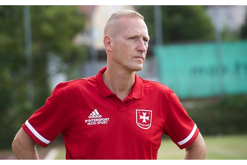 Nach kurzfristiger Absage von drei Spielern musste FCU-Trainer Jürgen Axt die Reißleine ziehen Foto (Archiv): Schmidt  