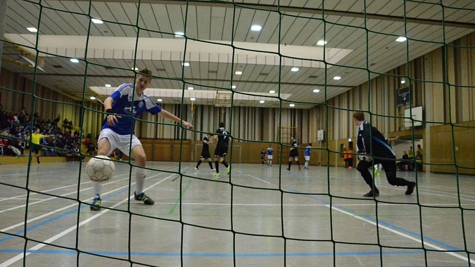 In der Halle geht es auch beim Futsal heiß her.F: Vassili, Vigneron, Iman, Sabin