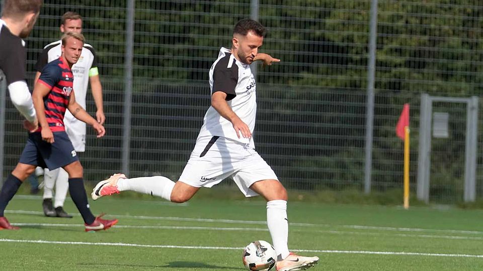 Erdogan Cumur (TSV Kronshagen) entscheidet mit den einzigen beiden Toren die Partie gegen Jevenstedt.