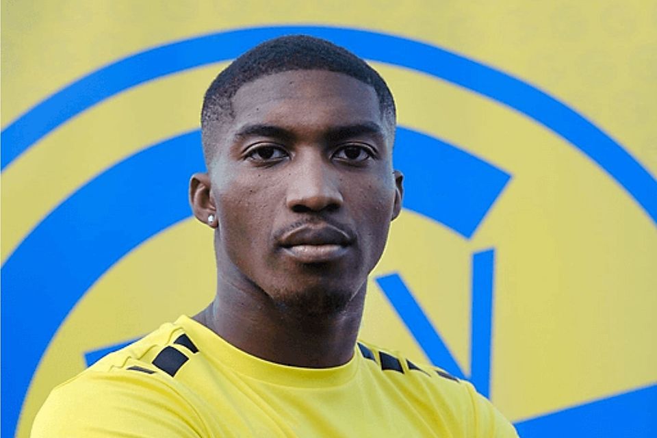 Das Knie von Slone Matondo ist schwer angegriffen.