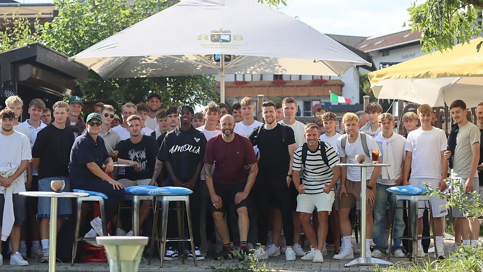 Den Gemeinschaftssinn stärken auf dem Chiemsee: Zu diesem Zweck haben die Fußballspieler der SpVgg Unterhaching mitsamt Trainerstab einen Ausflug auf die Fraueninsel unternommen.