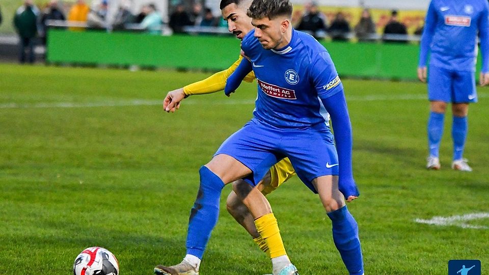 Nur Gau-Odernheims Goalgetter Fabio Moreno Fell hat diese Saison mehr Verbandsliga-Tore auf dem Konto als Gianni Auletta (blaues Trikot).