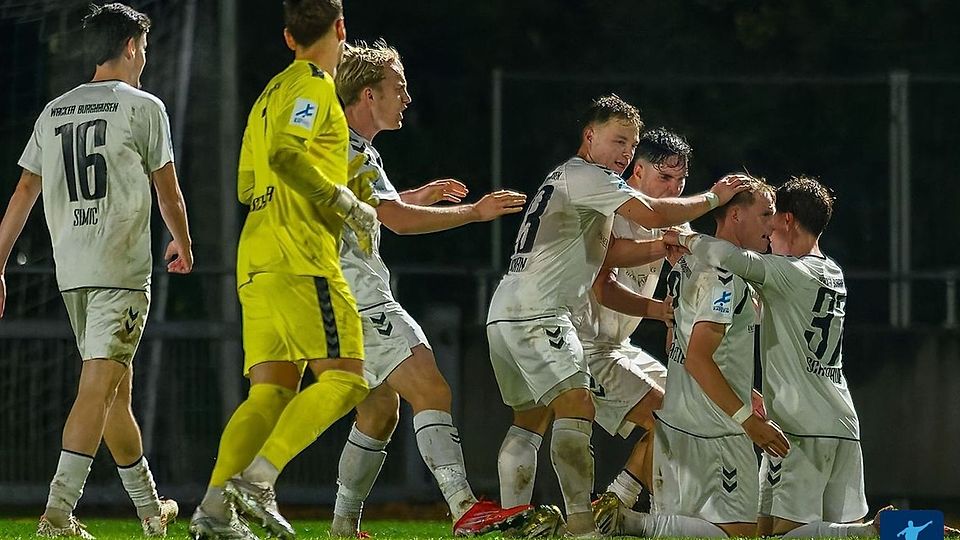 Erleichterung pur! Wacker Burghausen sichert sich dank eines Last-Minute-Treffers noch einen Punkt beim SC Eltersdorf