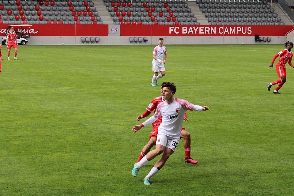 Der Youngster spielte vier Jahre lang beim FCA in der Junioren-Bundesliga Der Youngster spielte vier Jahre lang beim FCA in der Junioren-Bundesliga