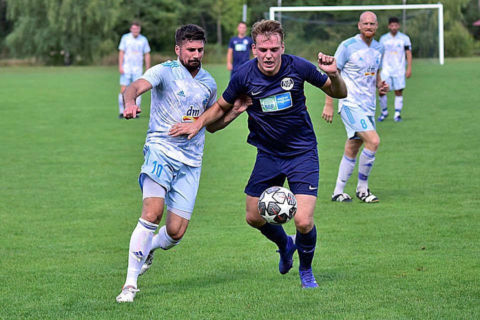 Cemal Mutlu (links) konnte wegen Schmerzen im Knie diese Woche nicht trainieren. Sein Einsatz gegen die SG Niedersonthofen/Martinszell ist fraglich.