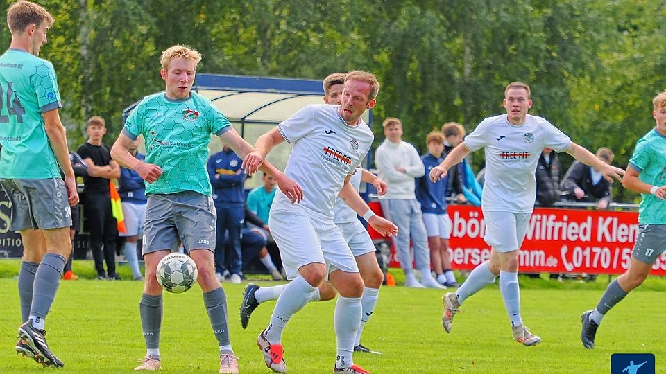 Der USC Altenautal (in weiß) benötigt nur noch einen Sieg aus drei Spielen, um die Aufstiegsrunde zur Landesliga zu erreichen
