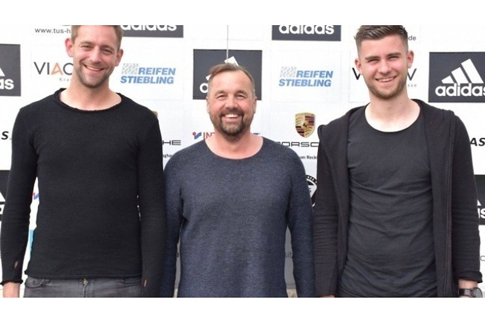 Sascha Kopschina (Mitte) freut sich über die Verpflichtungen von Luca Steinfeldt (rechts) und Stephan Tantow (links). Foto: TuS Haltern