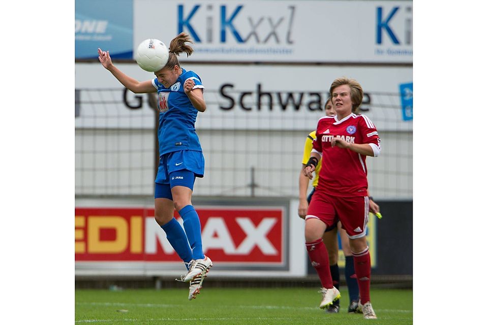 Erzielte den zweiten Meppener Treffer: Rieke Dieckmann (links). Foto: Scholz