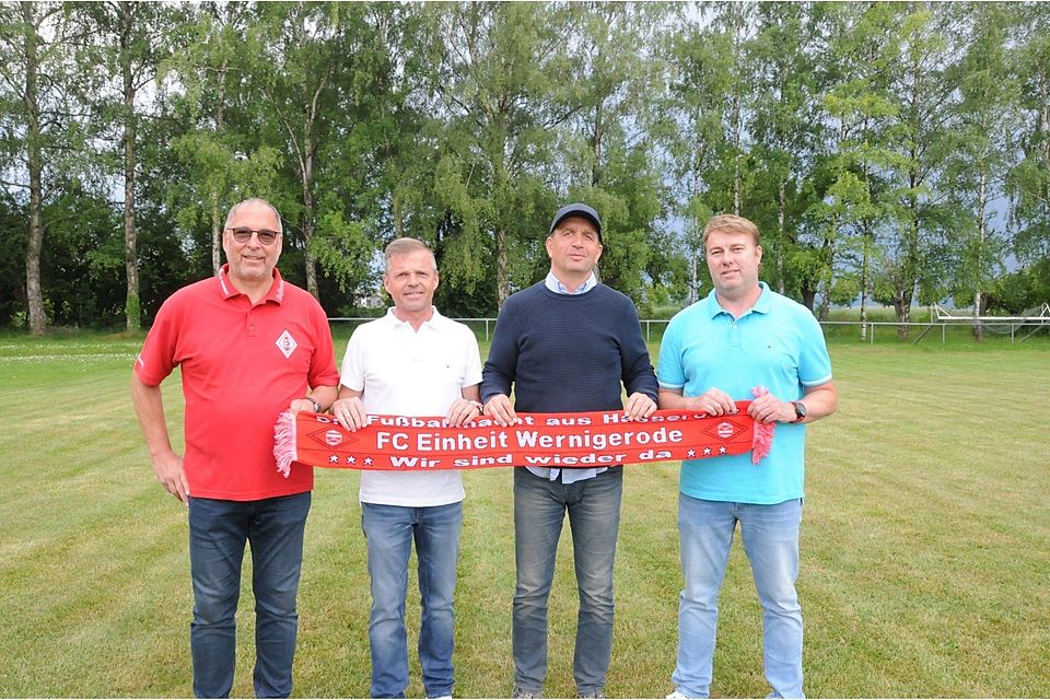 Andreas Petersen (2.v.r.) kehrt als Berater zu Einheit Wernigerode zurück.