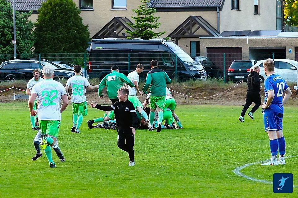 Riesenjubel nach dem Siegtreffer bei Ballsport