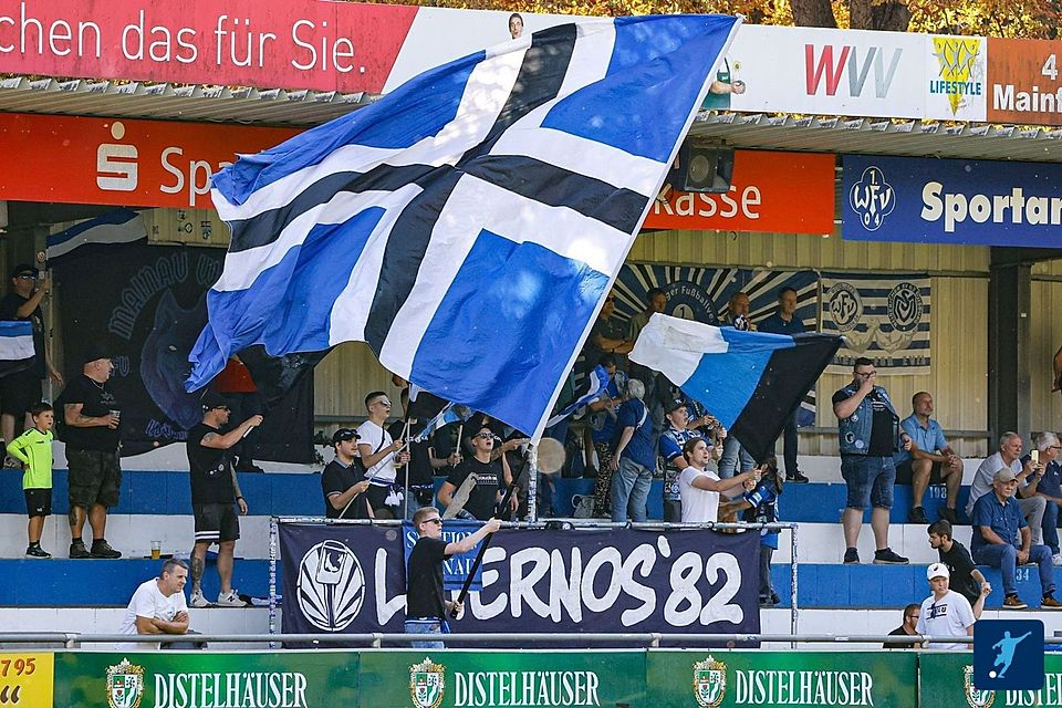 Ein Fanbild, auf das manch Bundesligist stolz wäre - aufgenommen in der Würzburger Zellerau.