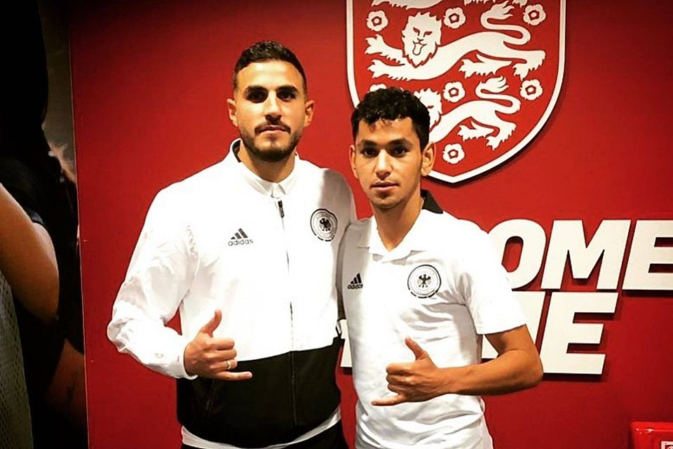 Memos Sözer und Fouad Aghnima grüßen von der deutschen Futsal-Nationalmannschaft