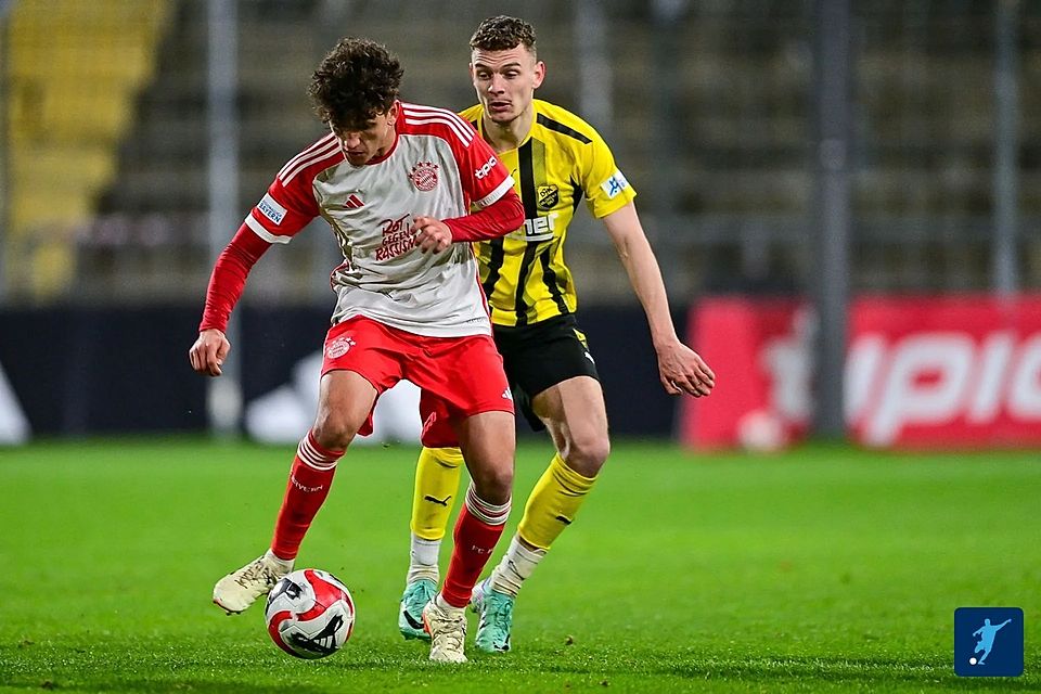 Younes Aitamer am Ball für die Bayern-Amateure. Das war im März 2024. Seit zwei Jahren ist er nun schon verletzungsbedingt raus.