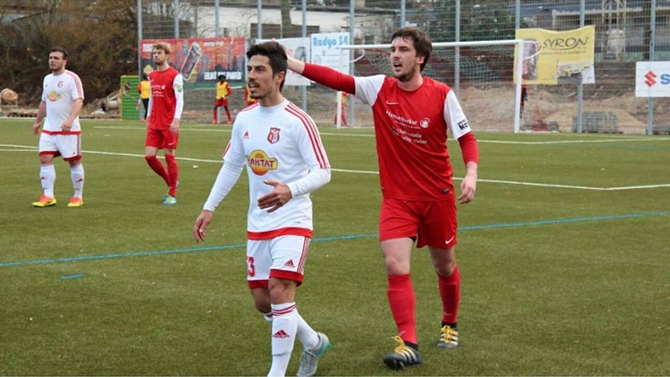 Türkspor (weiß) musste sich bei Turanspor mit einem Remis begnügen, während Hemsbach/Sulzbach den MFC Phönix deklassiert hat. F: Adnan Kahraman