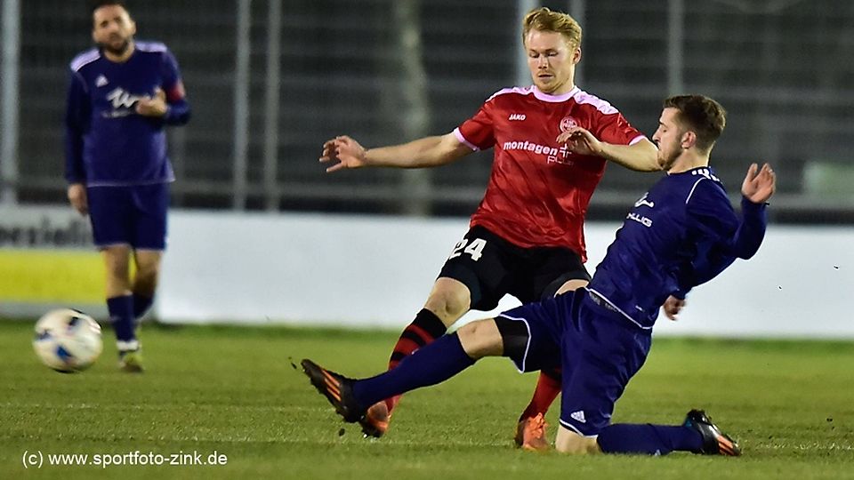 Einsatz und Wille stimmen beim VfL (blaue Trikots). Nun müssen aber auch Punkte folgen. F: Zink