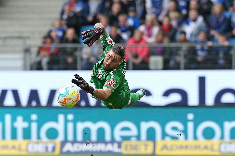 Thorsten Kirschbaum kann auf knapp 150 Spiele in der 2. Bundesliga und 9 Einsätze im deutschen Oberhaus zurückblicken. Thorsten Kirschbaum kann auf knapp 150 Spiele in der 2. Bundesliga und 9 Einsätze im deutschen Oberhaus zurückblicken.