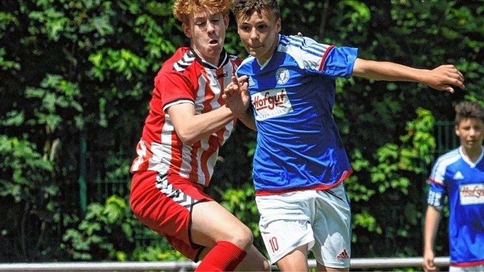 Ausgetanzt: Eichedes Jona Kafka (links) hat gegen den Kieler Terje Braunschweig alle Hände voll zu tun. Foto:Nuppenau