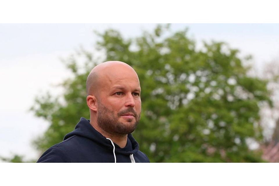 Dritter mit dem FSV Hessen Wetzlar beim Turnier in Siegen: Trainer Dennis Peter. Foto: Steffen Bär 
