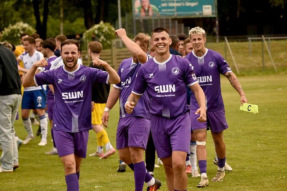 Radovan Karaman (re., VfR Neumünster) sorgte für die 2:1-Führung.