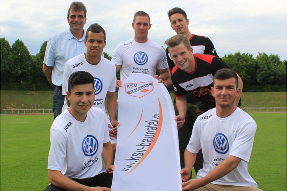 Die Neuzugänge des KSV Baunatal: Yunus Ulas, Immanuel Böker, Jörg Siebrecht, Uli Finke, Steffen Klitsch, Tim-Philip Brandner, Burhan Sarioglu (v.l.) es fehlen Eugen Wagner und Dejan Bojic Foto. Freimu