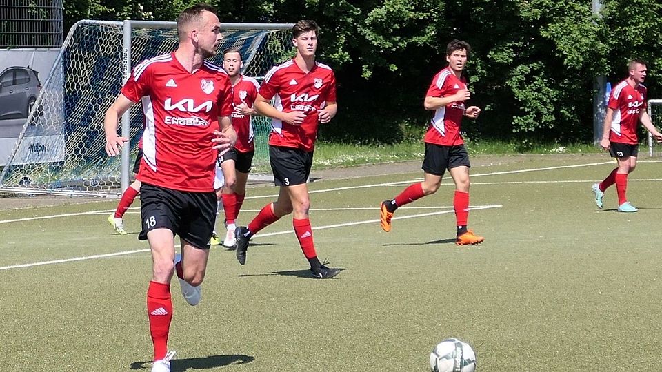 Der SV Vestia Disteln um Torjäger Yannick Goecke (links) stieg in die Westfalenliga auf.