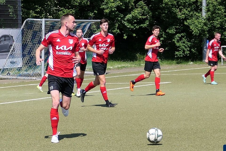 Der SV Vestia Disteln um Torjäger Yannick Goecke (links) stieg in die Westfalenliga auf.