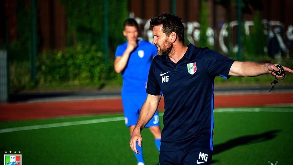 Martino Gatti wird auch in der kommenden Spielzeit an der Seitenlinie des Kreisligisten stehen.