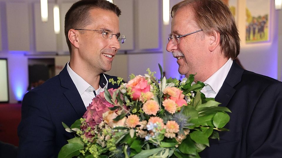 Staffelübergabe: Christoph Kern übernimmt das Amt von Rainer Koch (r.).