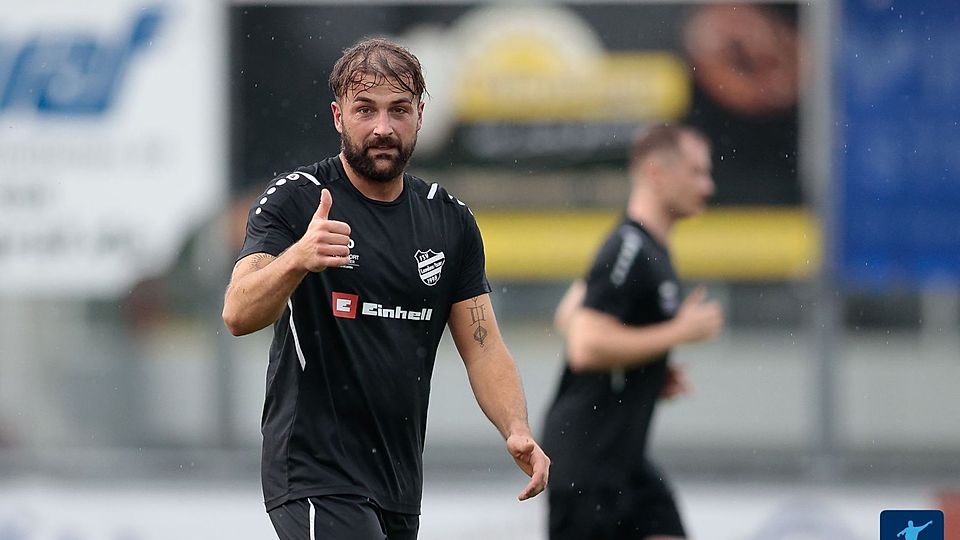Daumen hoch: Anton Metzner und der FSV Landau sind mit drei Siegen aus drei Spielen optimal aus den Startlöchern gekommen.
