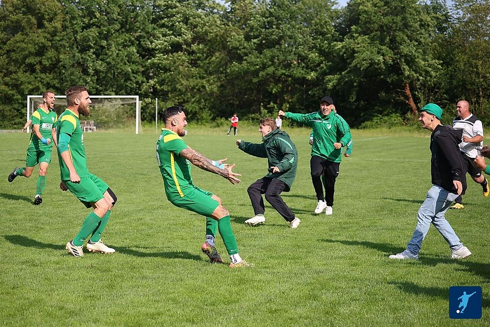 Untergimperner Ekstase nach dem Sieg gegen Neidenstein im Relegationsspiel gegen den Abstieg.