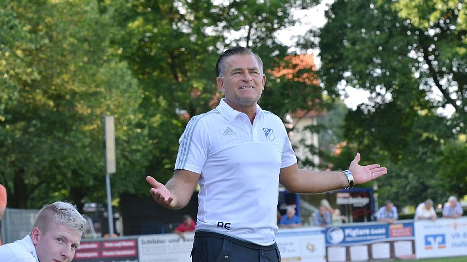 Warum nicht gleich so? Grünwalds Trainer Rainer Elfinger freut sich über einen Kantersieg im Pokal.