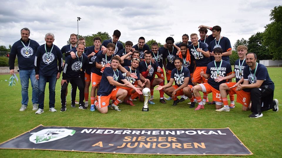 Der MSV feiert den Titel. 