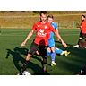 Der FC Angelburg und Marco Sabau (M.) fahren am zweiten Spieltag des Perf-Gansbach-Turniers zwei Siege ein. © Tanyaluk Naratthkit