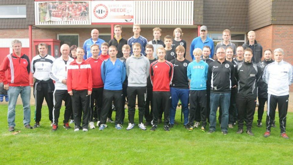 Die neuen Trainer mit ihren Ausbildern nach der bestandenen Prüfung. Foto: Dirk Hellmers