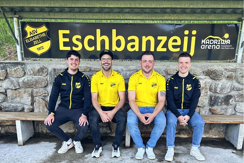 von links nach rechts: 1. Abteilungsleiter Anton Huber; Daniel Edenhofer; Daniel Pfeffer; 2. Abteilungsleiter Lukas Schedlbauer von links nach rechts: 1. Abteilungsleiter Anton Huber; Daniel Edenhofer; Daniel Pfeffer; 2. Abteilungsleiter Lukas Schedlbauer