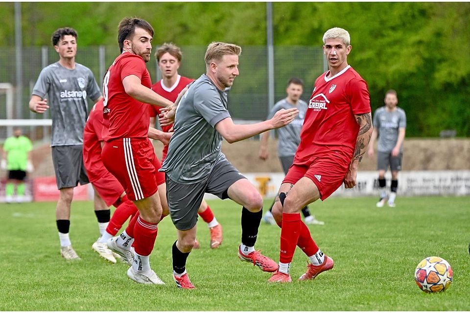 Mit 1:3 mussten sich Toni Peric und der TSV Neusäß dem Spitzenreiter TSV Merching geschlagen geben.